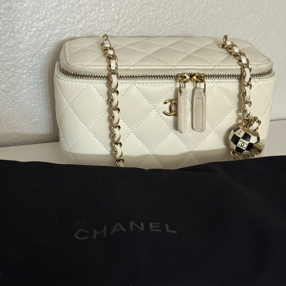 CHANEL Cream Quilted Leather Crossbody Vanity Bag with Gold Chain - Picture 15 of 16